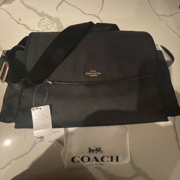 https://www.coach.com/products/baby-messenger-bag/99292.html - Picture 4 of 8
